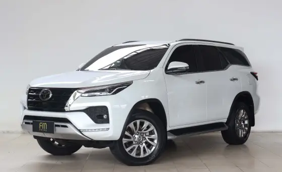 TOYOTA HILUX SW4 2024