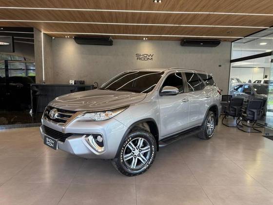 TOYOTA HILUX SW4 2018