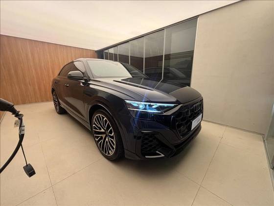 AUDI Q8 2025