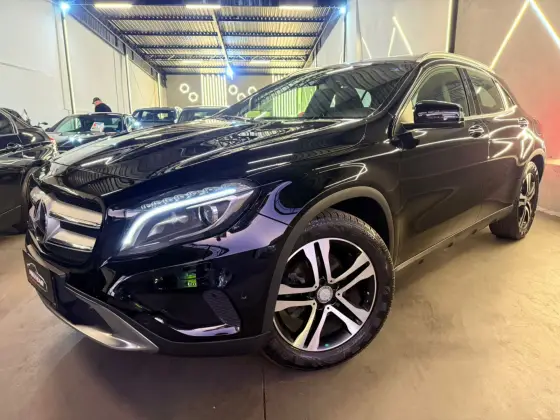 MERCEDES-BENZ GLA 200 2015