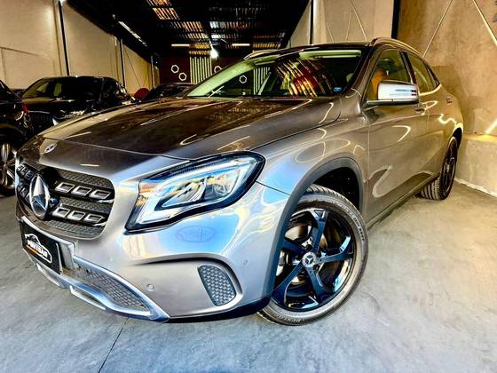 MERCEDES-BENZ GLA 200 2019
