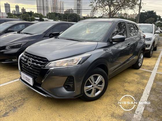 NISSAN KICKS PLAY 2025