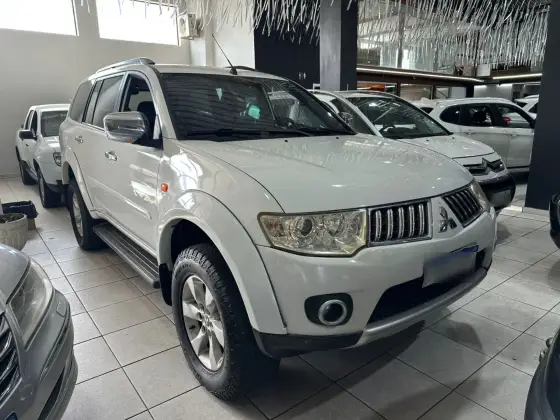 MITSUBISHI PAJERO 2012