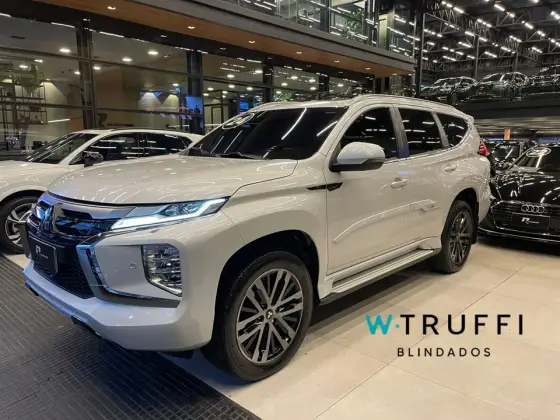 MITSUBISHI PAJERO SPORT 2024