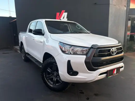 TOYOTA HILUX 2023