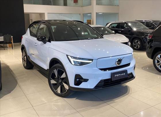 VOLVO XC40 2024