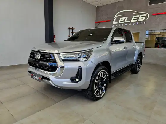 TOYOTA HILUX 2023