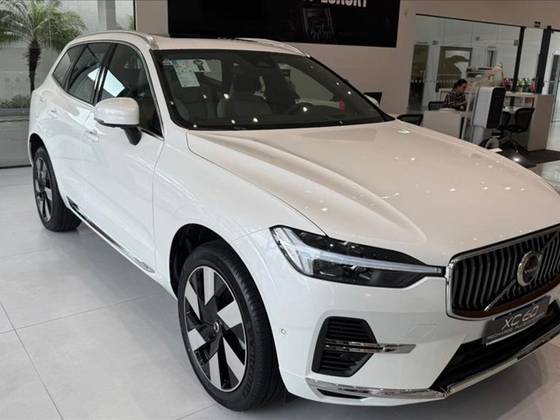 VOLVO XC60 2025