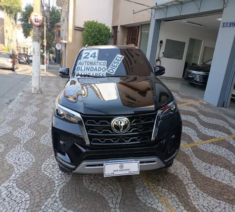 TOYOTA HILUX SW4 2024