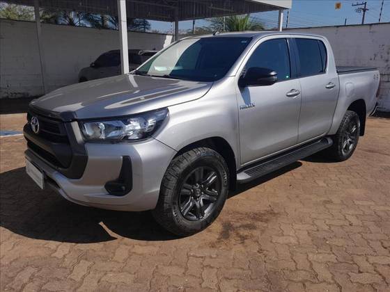 TOYOTA HILUX 2023