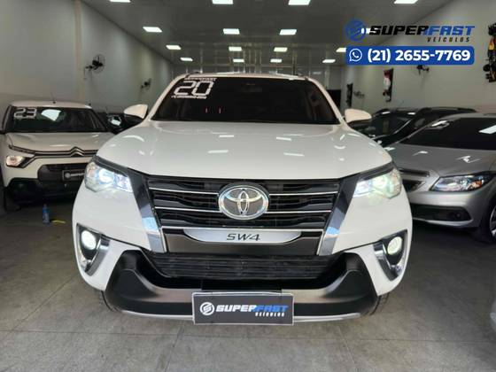 TOYOTA HILUX SW4 2020