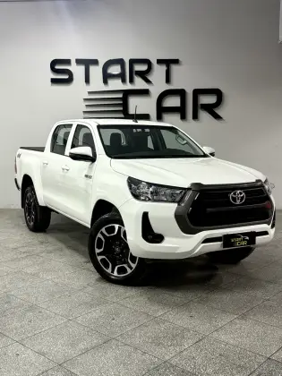 TOYOTA HILUX 2024