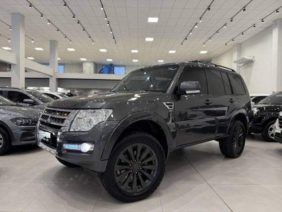 MITSUBISHI PAJERO FULL 2016