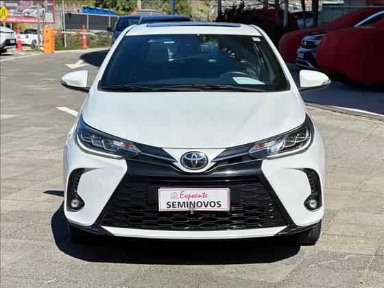 TOYOTA YARIS 2024