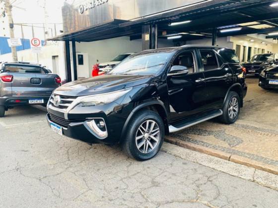 TOYOTA HILUX SW4 2019