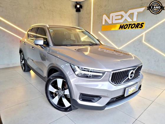 VOLVO XC40 2021