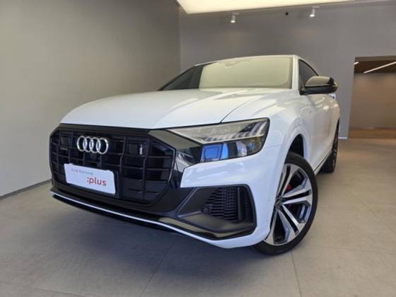AUDI Q8 2022