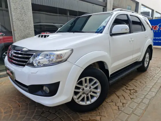TOYOTA HILUX SW4 2015