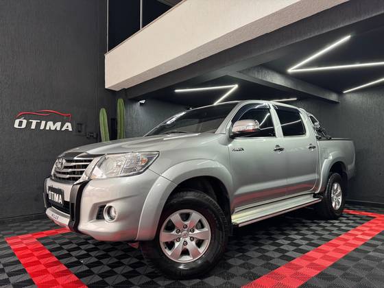 TOYOTA HILUX 2015