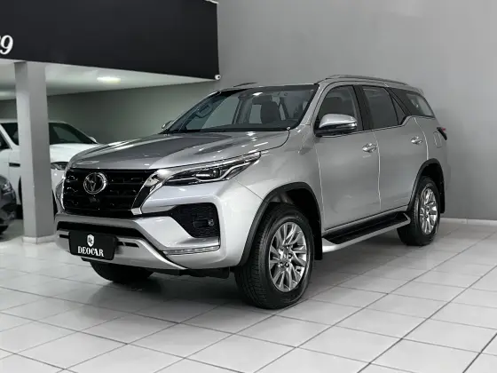 TOYOTA HILUX SW4 2024