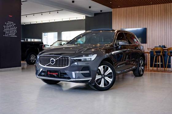 VOLVO XC60 2024