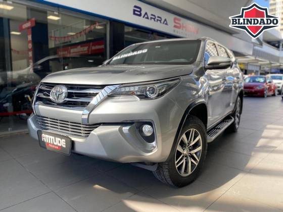 TOYOTA HILUX SW4 2016