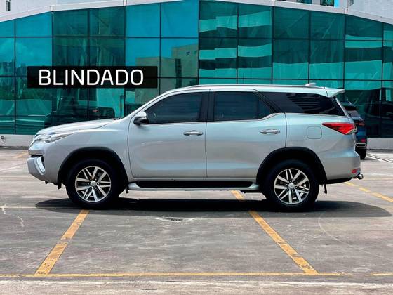 TOYOTA HILUX SW4 2017