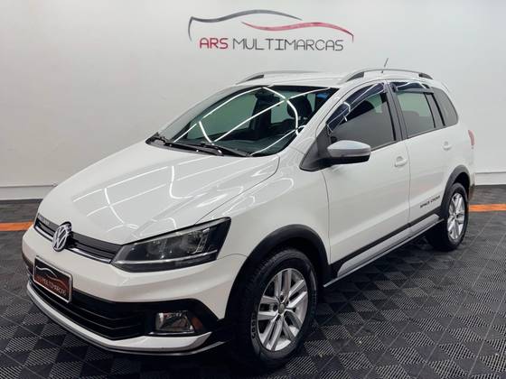 VOLKSWAGEN SPACE CROSS 2015