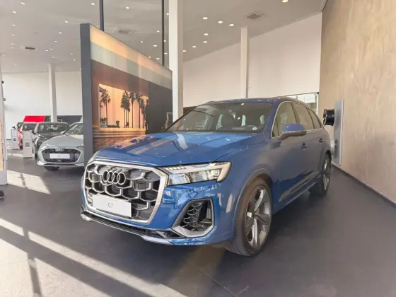 AUDI Q7 2025