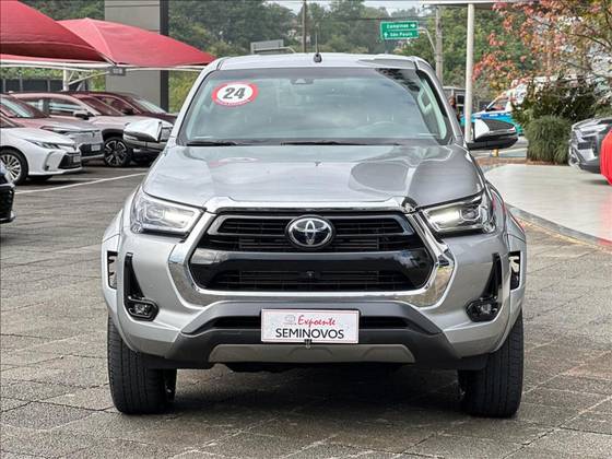 TOYOTA HILUX 2024