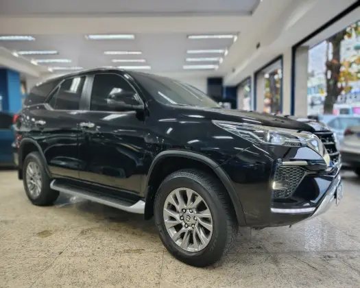 TOYOTA HILUX SW4 2024