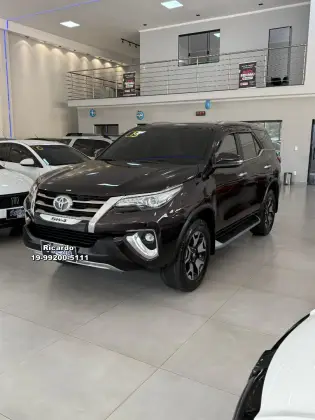 TOYOTA HILUX SW4 2019