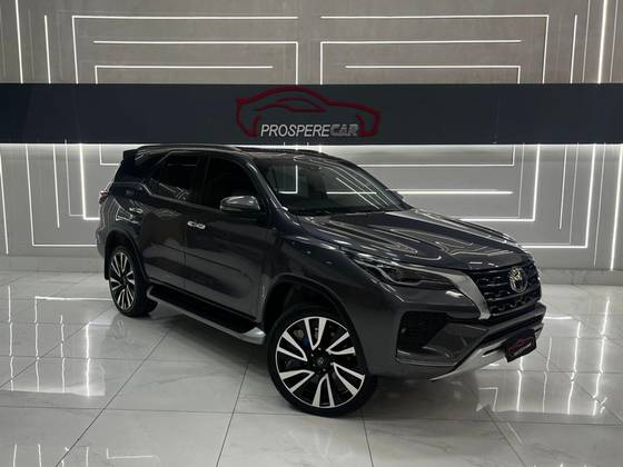 TOYOTA HILUX SW4 2022