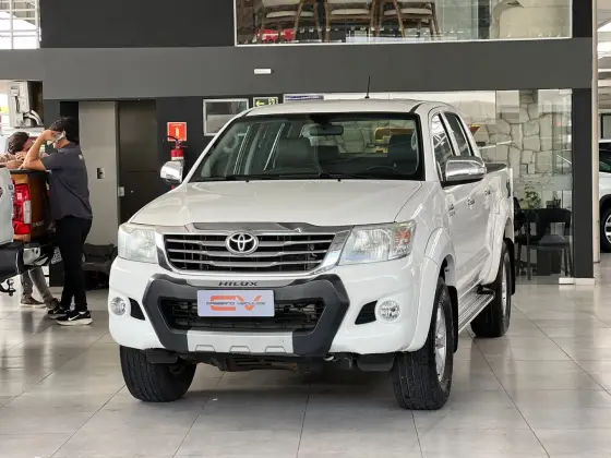 TOYOTA HILUX 2015