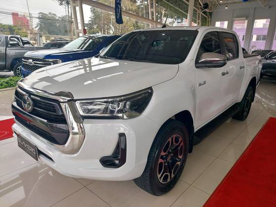 TOYOTA HILUX 2023