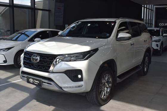 TOYOTA HILUX SW4 2021