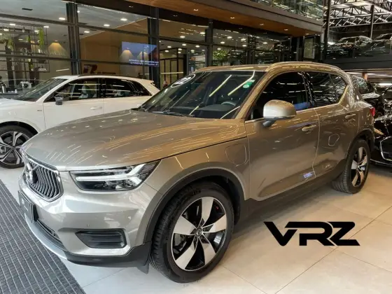 VOLVO XC40 2022