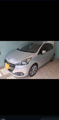 PEUGEOT 208 2020
