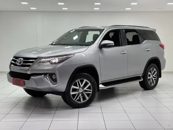 TOYOTA HILUX SW4 2016