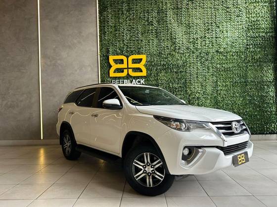 TOYOTA HILUX SW4 2019