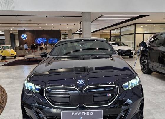 BMW i5 2025