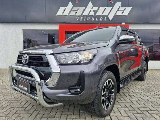 TOYOTA HILUX 2023