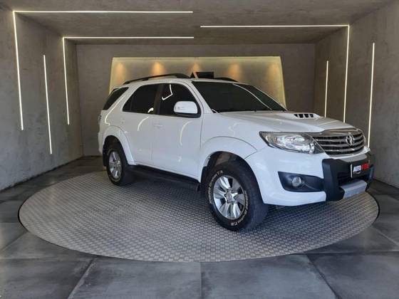 TOYOTA HILUX SW4 2014