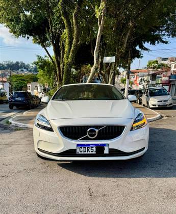 VOLVO V40 2019