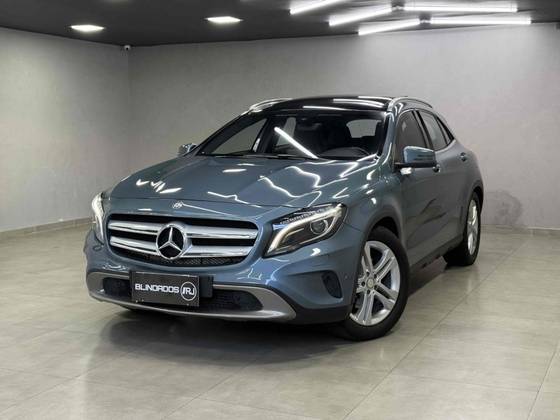 MERCEDES-BENZ GLA 250 2015
