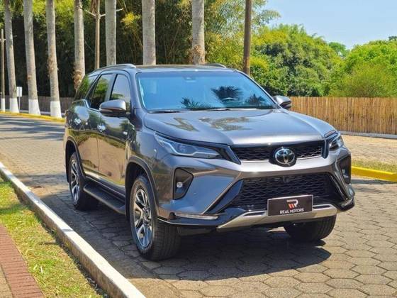 TOYOTA HILUX SW4 2025