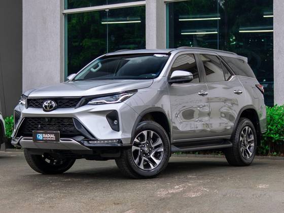 TOYOTA HILUX SW4 2024