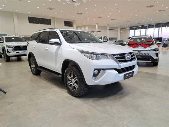 TOYOTA HILUX SW4 2017