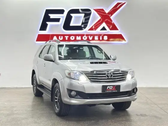 TOYOTA HILUX SW4 2013
