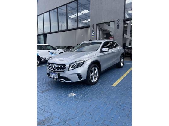 MERCEDES-BENZ GLA 200 2019